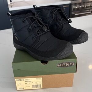 Keen Black Youth Winter Boots Howser II Chukka WP size 4Y